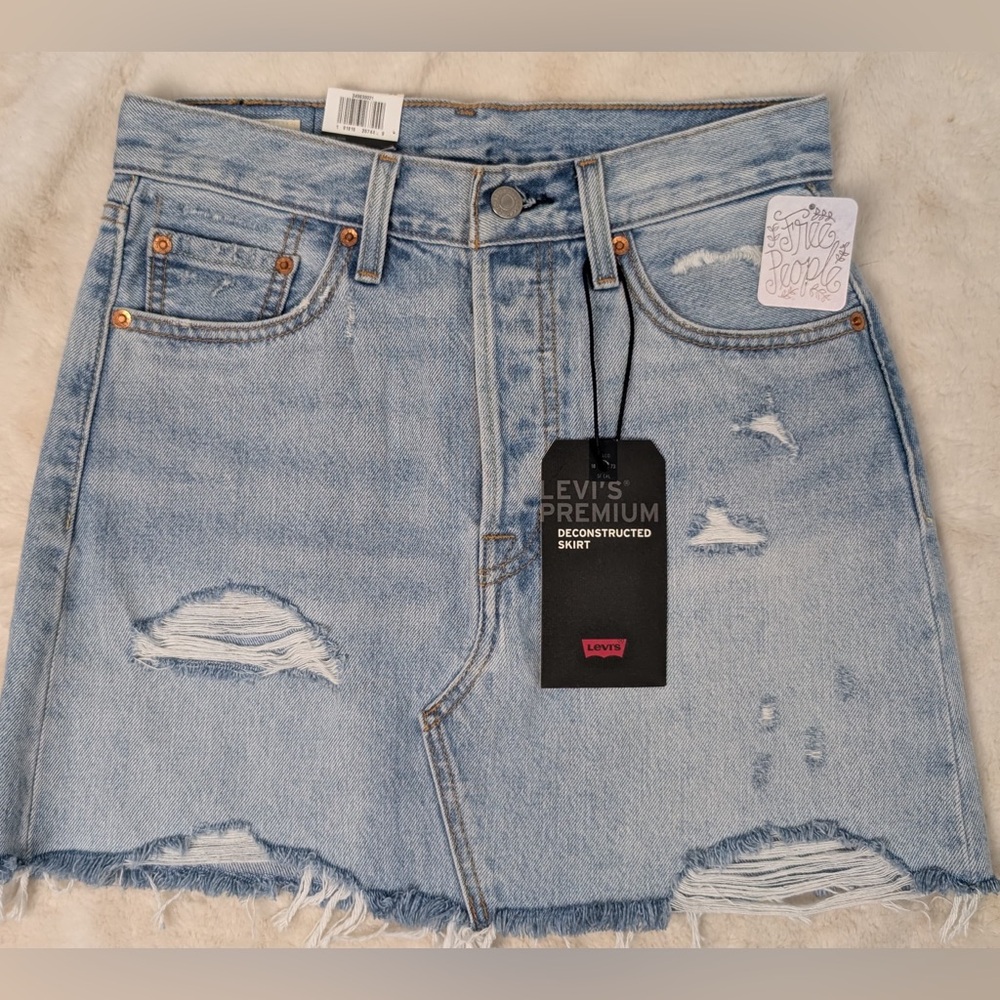 NWT LEVI’S PREMIUM DECONSTRUCTED DENIM MINI SKIRT